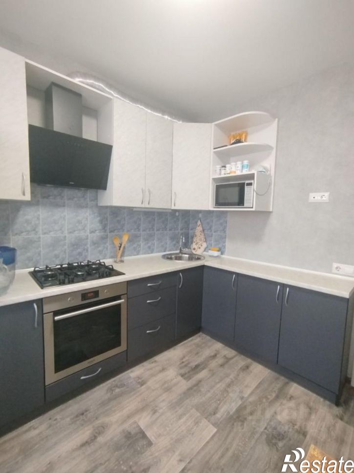 3-комн квартира ул Кочетова, 1,  д. 1