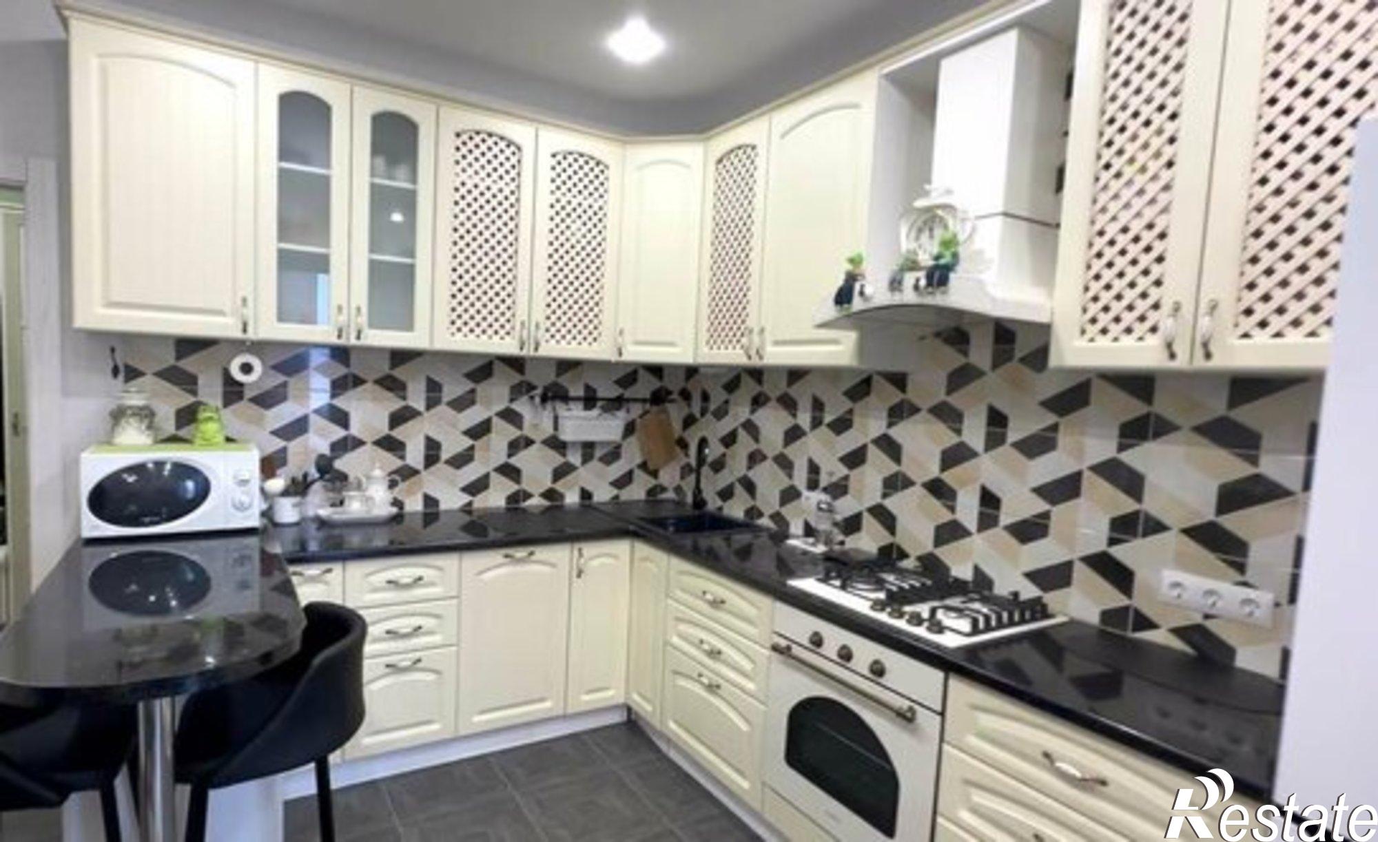 Купить квартиру за 9 990 000 рублей на ул Хутынская, 47А